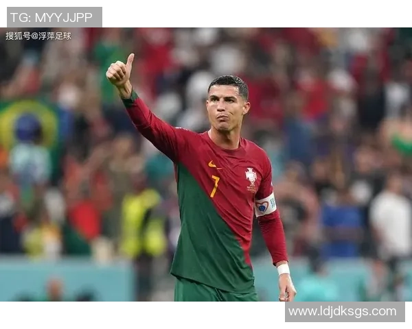 足球明星们在社交媒体上热议C罗的表现与影响力