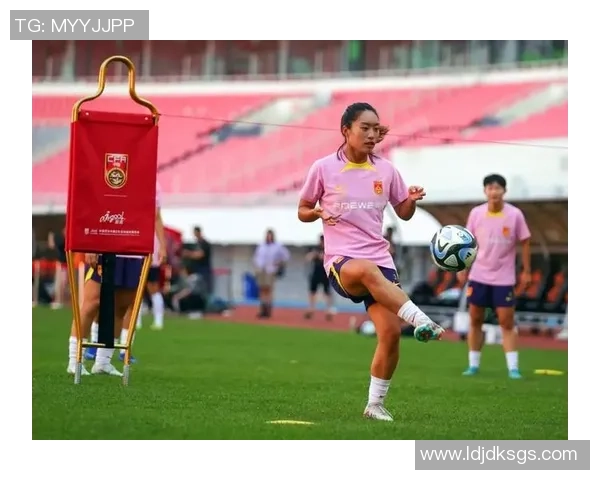 香港足球明星队女足奋勇拼搏展现风采助力女子足球发展新篇章